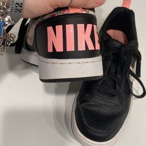 Nikes girls shoes